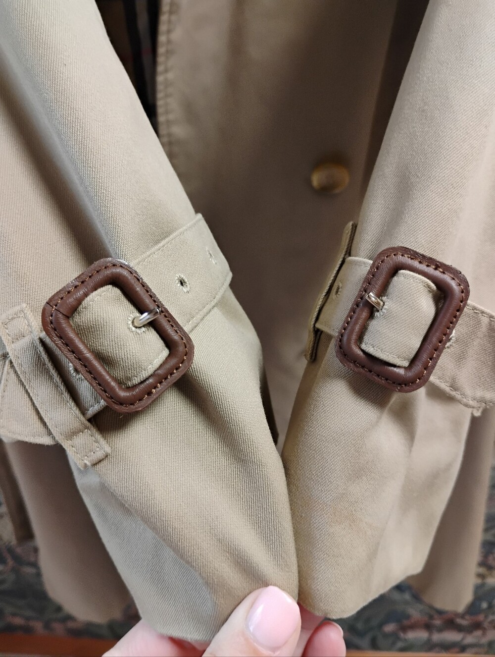 Vintage Burberry Classic Beige Trench Coat with Plaid Lining - Picture 9 of 15
